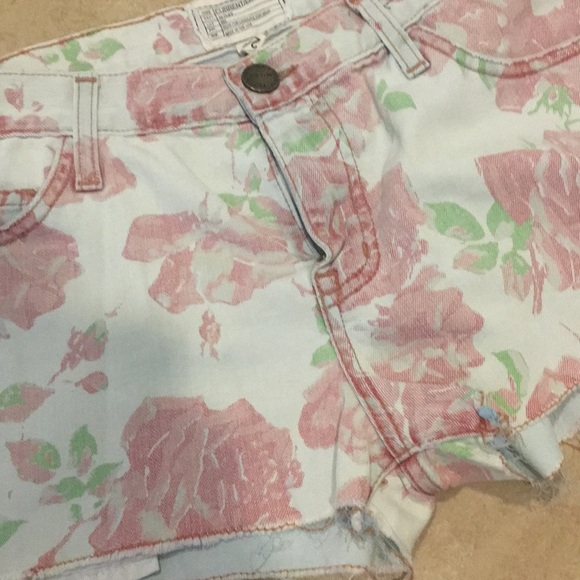 Current Elliott rose print shorts in size 26 - Picture 3 of 4